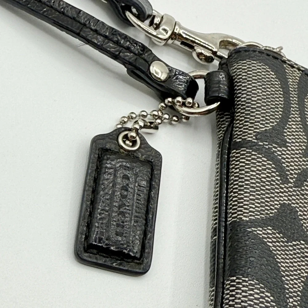 COACH Signature Wristlet Pouch Big C‎ Black/Gray Medium Size Coated Canvas